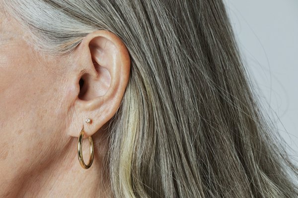 Piercing oreille : une tendance assurée avec l'option du piercing hélix